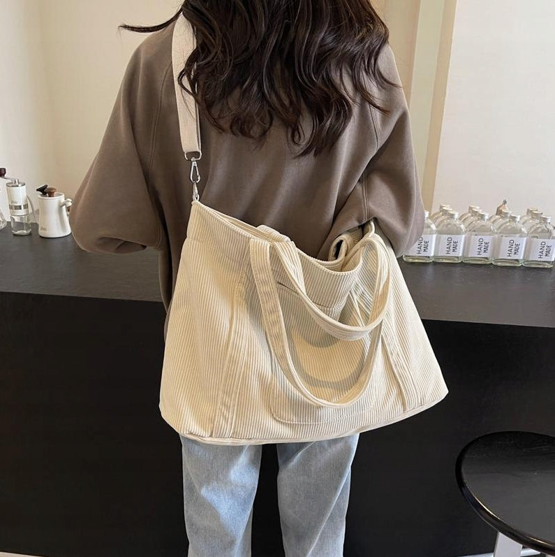 LUKSUSOWA BIAŁA SHOPPER Warto™ - Duża Torba na Ramię z Zamkiem. Elegancja i Przestrzeń na Każdy Dzień.