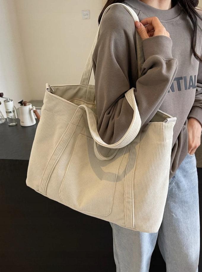 LUKSUSOWA BIAŁA SHOPPER Warto™ - Duża Torba na Ramię z Zamkiem. Elegancja i Przestrzeń na Każdy Dzień.